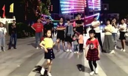 广场跳舞吃瓜图片搞笑,笑料百出！