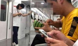 老人吃瓜群众图