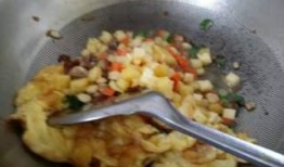 瓜哥吃鸡腿炒饭,揭秘鸡腿炒饭的独特魅力