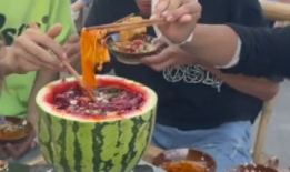 火锅吃瓜,畅享麻辣与欢乐的完美融合