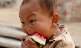 男生头像小孩吃瓜,小男孩头像下的瓜果时光