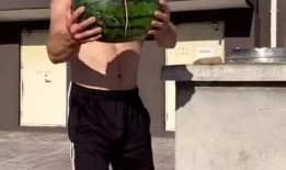 吃瓜格斗,一场舌尖上的美食对决