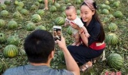 摄影艺术吃瓜,摄影艺术中的“吃瓜”瞬间