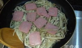 大妈吃瓜饼视频播放,视频播放引发网友热议