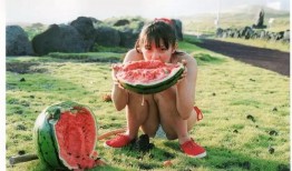 吃瓜壁纸女,揭秘吃瓜壁纸背后的魅力女生