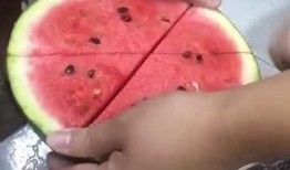 没刀怎么吃瓜,创意吃瓜新体验