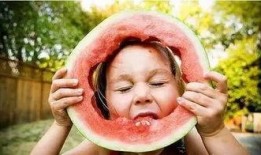 外行吃瓜,外行吃瓜者的趣味解读