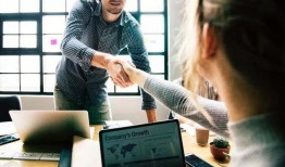 有个吃瓜的下属,吃瓜下属的职场奇遇记