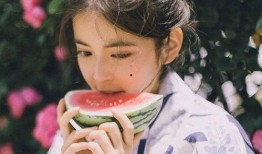 小孩吃瓜头像女