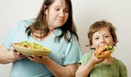 搞怪吃瓜胖女孩,欢乐肥宅的幸福生活