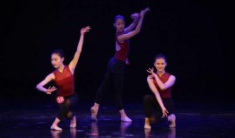 舞蹈光影吃瓜,瓜香四溢——一场视觉与味蕾的双重盛宴