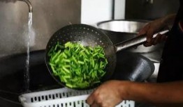 窗口上吊 吃瓜,揭秘窗口上吊与吃瓜背后的真相