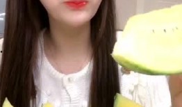 吃瓜小姐姐图片,吃瓜小姐姐的潮流风采