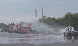 吃瓜群众道路救援,道路救援暖人心