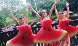 吃瓜群众大剧场,揭秘娱乐圈幕后风云