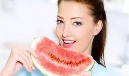 女人吃瓜的面相