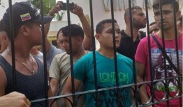 军人吃瓜队友,战友间的欢乐时光