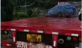 交警应对吃瓜群众,化解现场尴尬局面