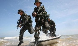 军人吃瓜队友,战友间的欢乐时光