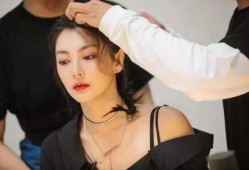 女人吃瓜的面相