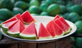 西瓜儿童吃瓜,儿童快乐吃瓜时光