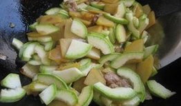 吃角瓜会变黑么,吃角瓜后皮肤变黑？揭秘角瓜食用真相