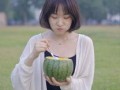 夏日限定吃瓜女孩