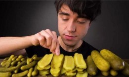 七七分享吃瓜,娱乐圈幕后故事一网打尽