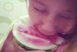 mom每天热点吃瓜,跟随“mom”吃瓜，揭秘娱乐圈幕后故事