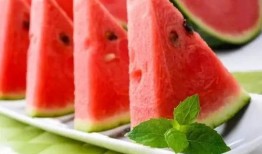 吃瓜治贫血吗,吃瓜也能治贫血？揭秘日常饮食中的补血秘诀